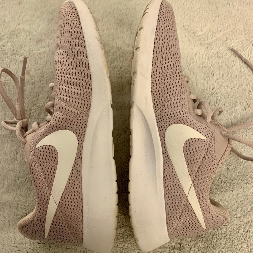 EUC Women’s Nike Shoes